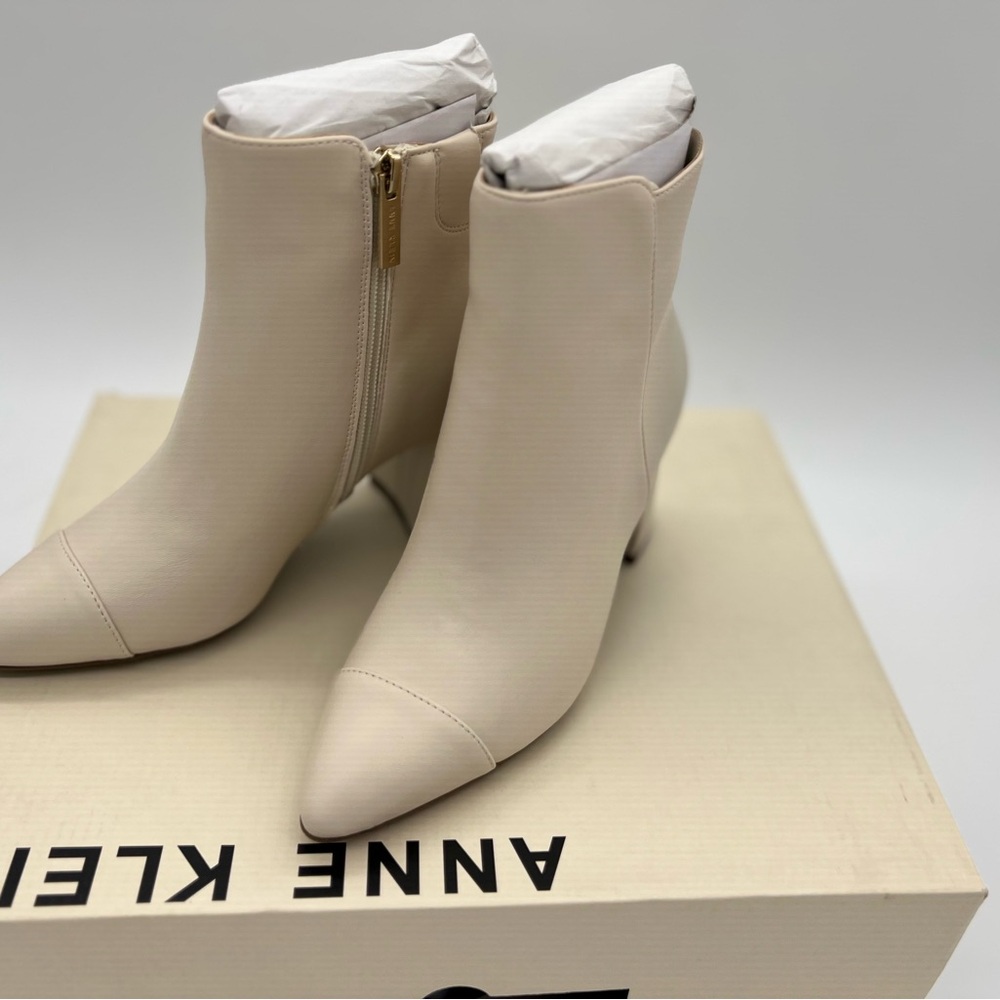 Anne Klein Women's Boyce Fashion Boot, Off White, Sz 5.5